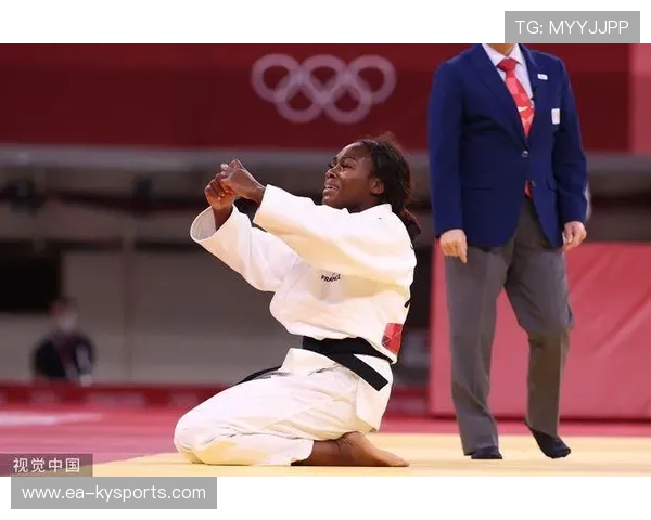 意大利柔道选手在女子比赛中获得铜牌，法国柔道奥运冠军